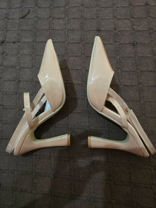 Zapatos tacón fino punta fina beige T38