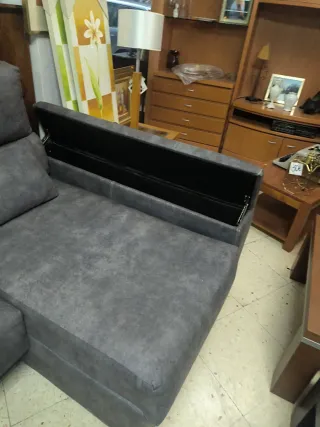 Chaiselongue gris con almacenaje