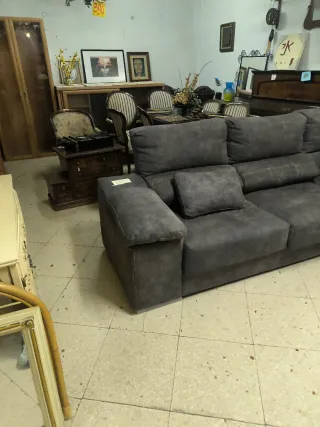 Chaiselongue gris con almacenaje