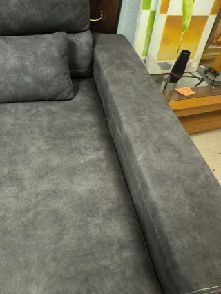 Chaiselongue gris con almacenaje