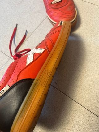 Zapatillas Futsal Munich Rojas y Blancas