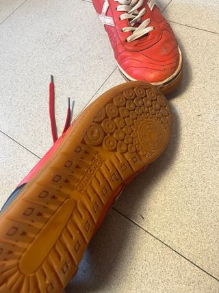 Zapatillas Futsal Munich Rojas y Blancas