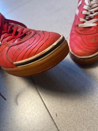 Zapatillas Futsal Munich Rojas y Blancas