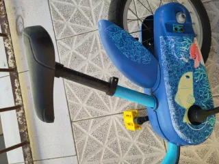 Bici infantil azul con ruedas de 14 pulgadas