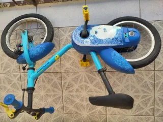 Bici infantil azul con ruedas de 14 pulgadas