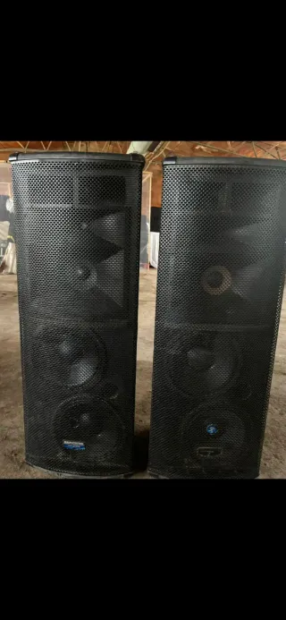 Equipo de Sonido Profesional MACKIE AUTOAMPLIFICAD