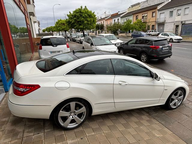 MERCEDES BENZ E 220 CDI COUPÉ BLUEEFFICIENCY AVANT