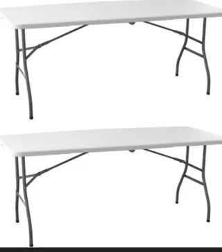 Vendo 2 tavoli pieghevoli nuovi.