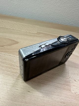 Canon PowerShot SD750 Prata