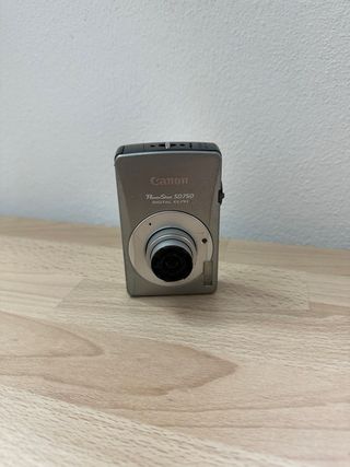 Canon PowerShot SD750 Prata