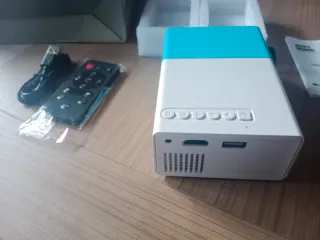 Proyector LED Pantalla Azul y Blanco