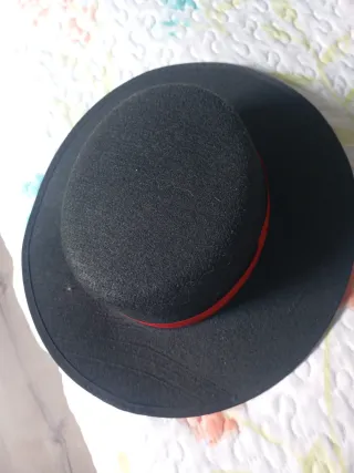 Sombrero Flamenco Negro con Cinta Roja 52.5 cm