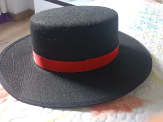 Sombrero Flamenco Negro con Cinta Roja 52.5 cm