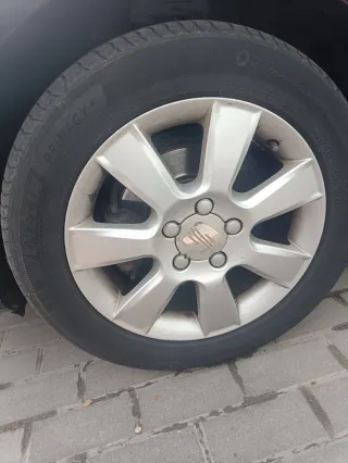 Llantas 16' con Neumáticos Seat