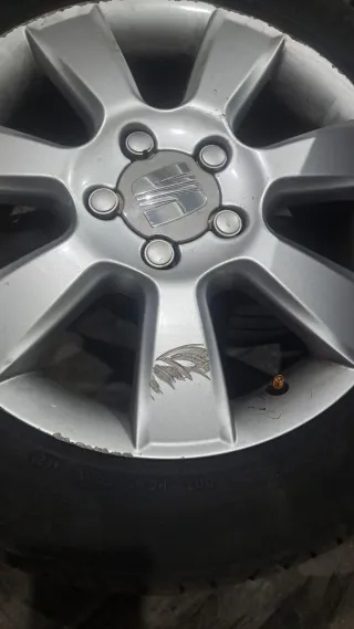 Llantas 16' con Neumáticos Seat