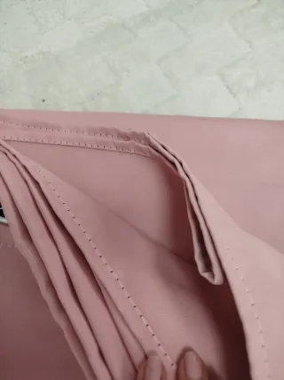Cortina opaca rosa con ojales