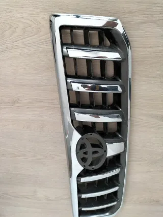 Rejilla Calandra Toyota Land Cruiser J12