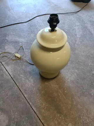 Lámpara de mesa cerámica beige