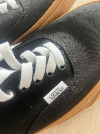 Zapatillas Vans Negras Suela Marrón
