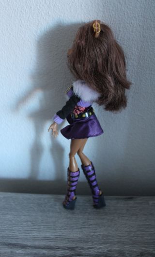Monster High Clawdeen Wolf com gato