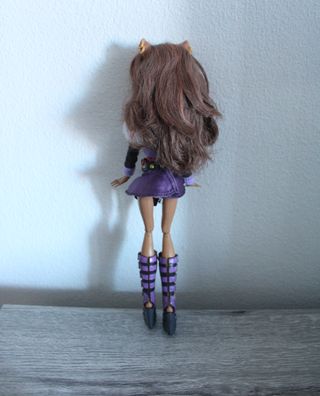 Monster High Clawdeen Wolf com gato