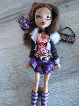 Monster High Clawdeen Wolf com gato