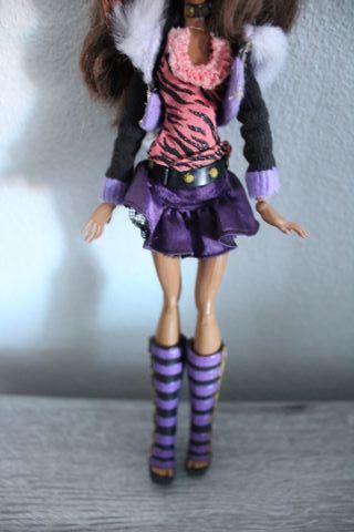Monster High Clawdeen Wolf com gato