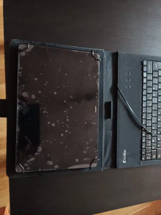 Funda universal tablet con teclado eVitta