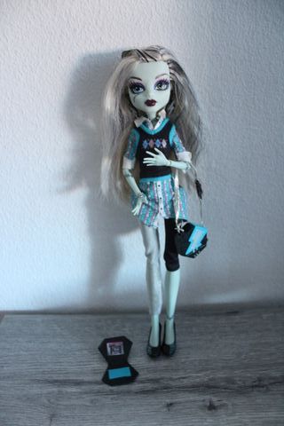 Monster High Frankie School's Out