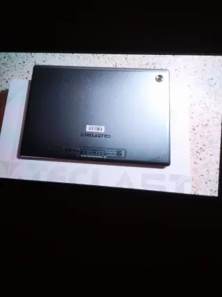 Tablet Clast modelo TLA007.    Es de 6GB y 128 GB