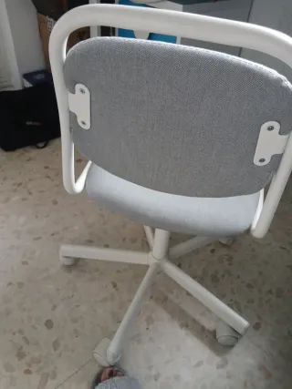 Silla de escritorio infantil gris, Ikea