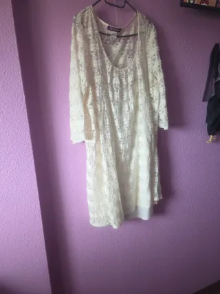 Elegante vestido encaje beige/blanco