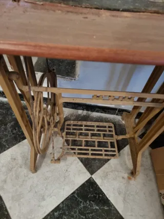 Máquina de coser Alfa antigua