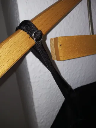 Bershka Camiseta tirantes negra botones