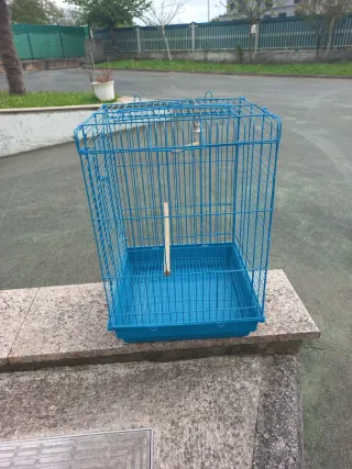 Jaula grande para pájaros azul