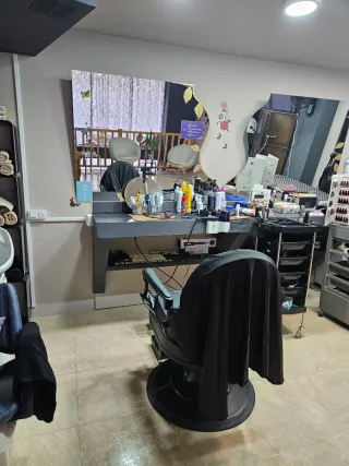 Mobiliario y accesorios peluquería