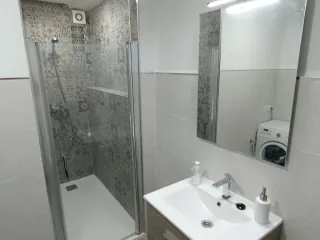 Se alquila habitacion amueblada