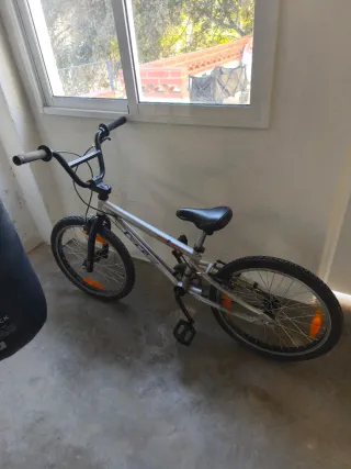 Bicicleta BMX GT Mach One
