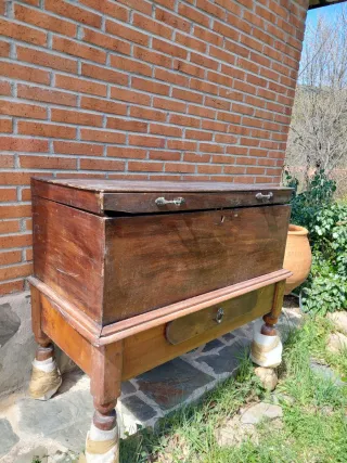Arcón de madera antiguo