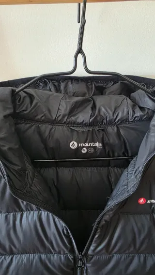 Chaqueta Mountain Negra con Capucha