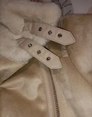 Abrigo Stradivarius Beige Talla M