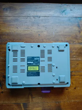 PlayStation 1 con controller e giochi