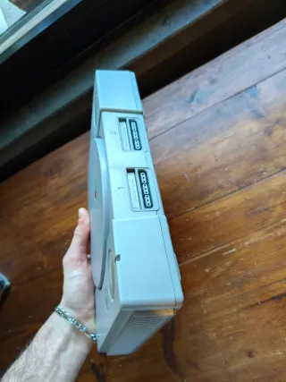 PlayStation 1 con controller e giochi