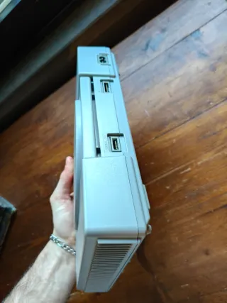 PlayStation 1 con controller e giochi