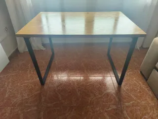 Mesa de comedor madera y metal negro