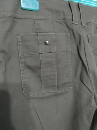 Pantalón mujer Mango verde caqui