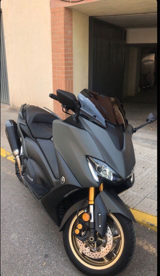Yamaha TMAX Tech MAX 2024 Negra