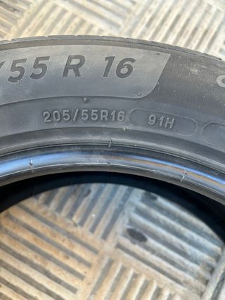 Neumáticos 205 55R16 - Muy buen estado