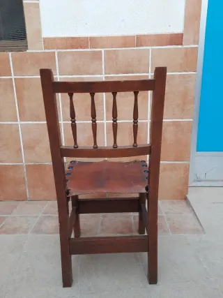 Silla Castellana Antigua Cuero y Madera