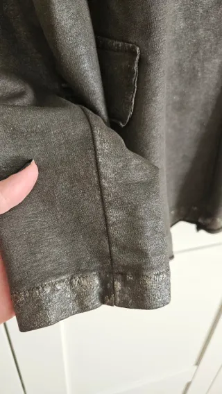 Chaqueta estilo militar con botones plateados